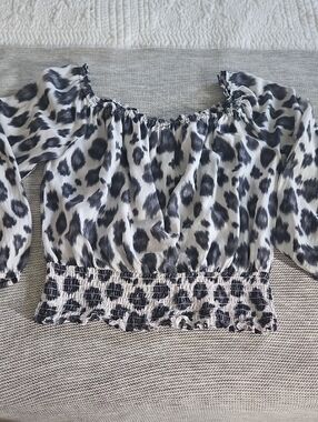 Smocked Hem Off-Shoulder Leopard Print Blouse - Black & White - Size Larhe
